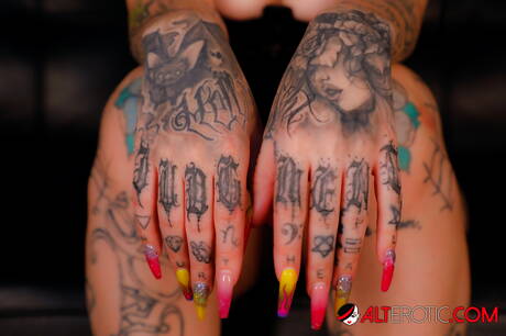 Alt Erotic offers a free picture gallery with Face Tat Mami in hardcore fuck action